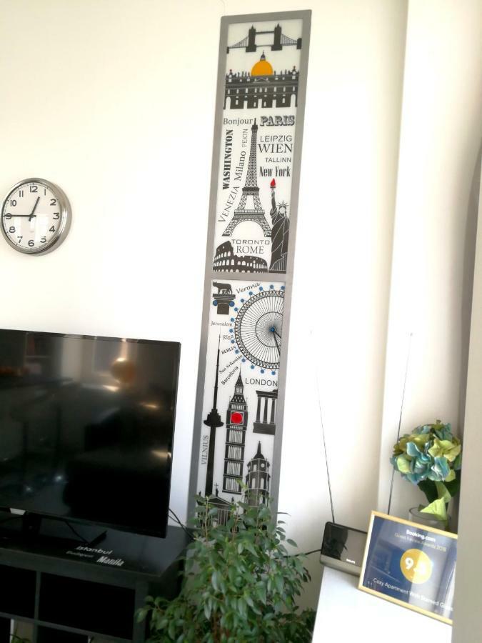 Vilnius Apartment With Stained Glass Екстер'єр фото
