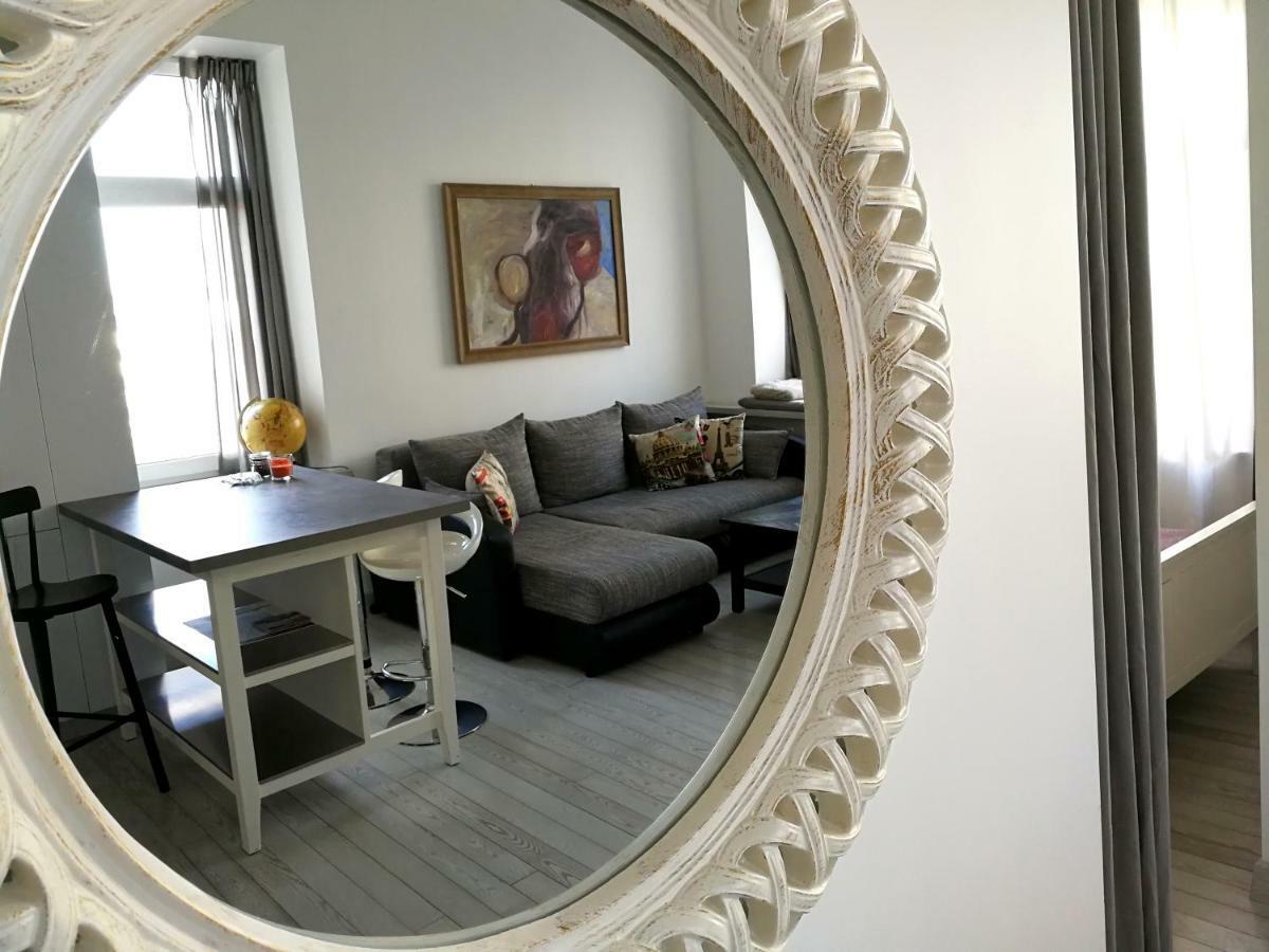 Vilnius Apartment With Stained Glass Екстер'єр фото
